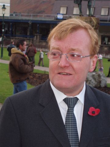 Charles Kennedy MP at the FW War Memorial 