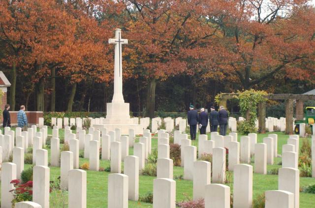 Bergen-op-Zoom War Cemetery - Veterans lay a wreath