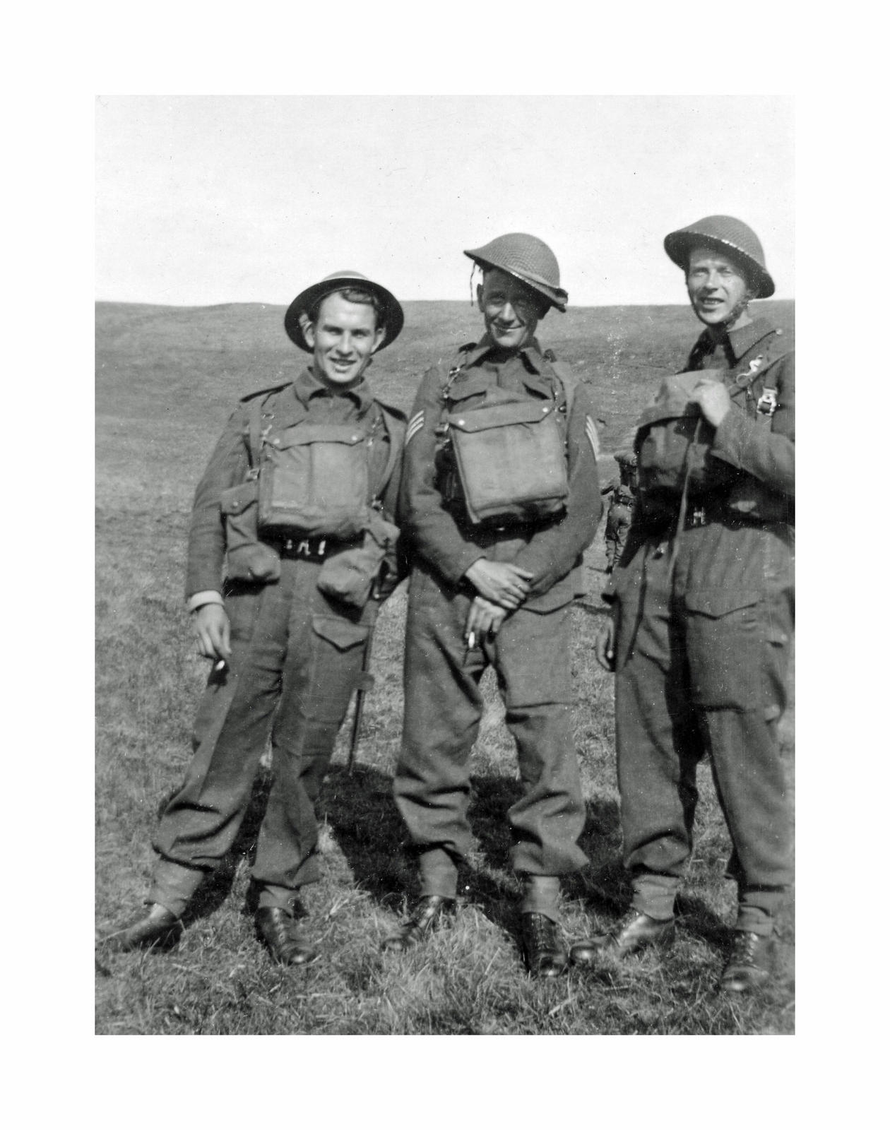 Gunner Bill Harvey (right) and others. Gnr. Harvey No.4 Cdo., died at Flushing