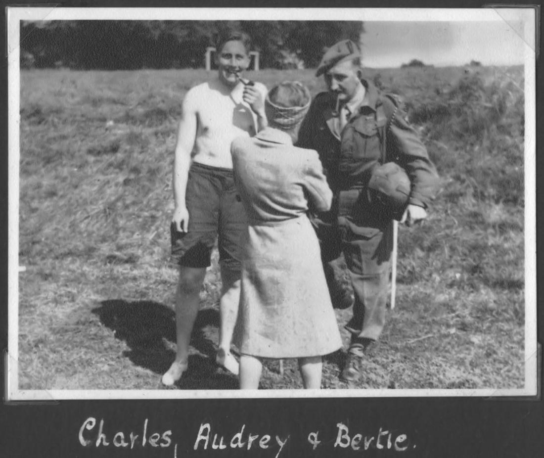 Captain 'Bertie' Hodgson and Col. Newman, No.2 Commando