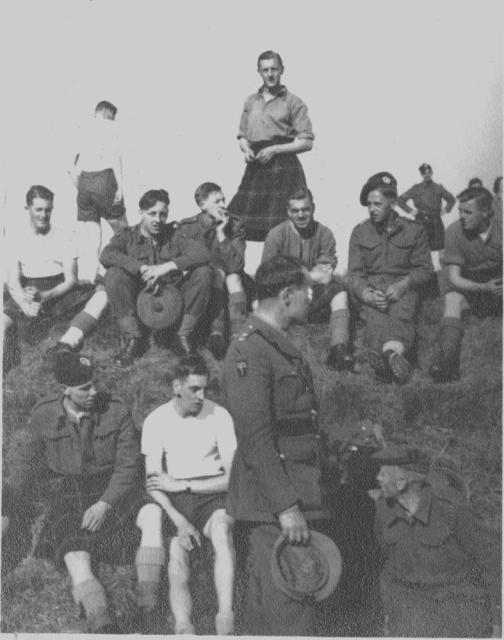 Lieut. Hopwood and others. 5 troop No.2 Commando, Dumfries 1941.