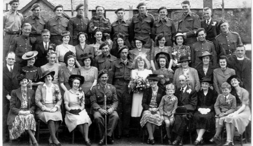 Wedding photo (1) of Albert te Grotenhuis  No.10IA Cdo 2 troop