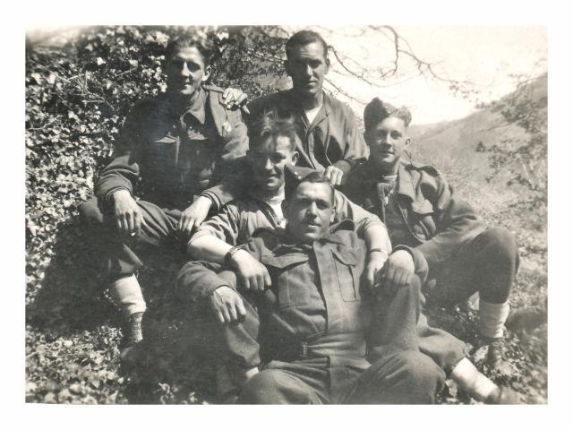 Tom Durrant (kia 28/3/42 awarded VC) RE and No.1 Commando with 4 pals behind him