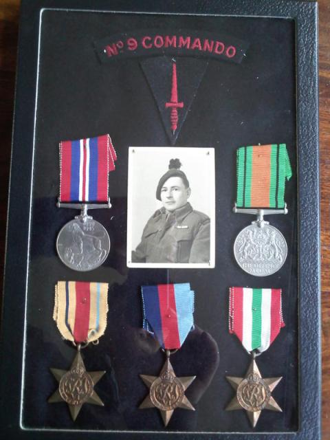 Medals and insignia of Ronald 'Ken' Young, No.9 Cdo and No.4 Cdo.