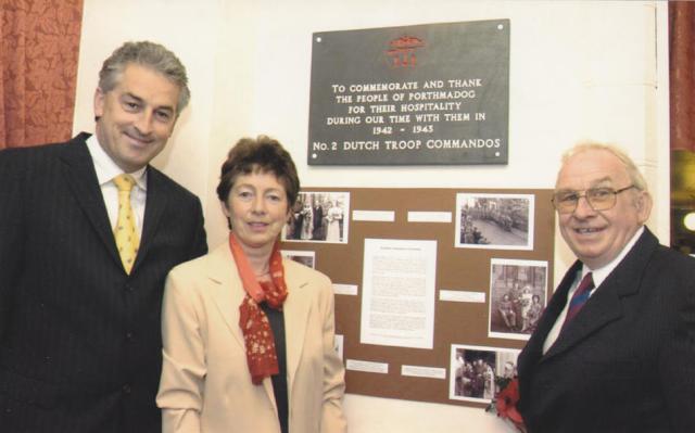 Unveiling of plaque by Dutch Commando relatives