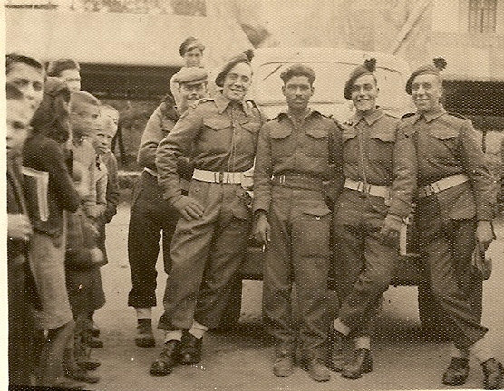Alex MacKenzie (2nd from right) and others from No. 9 Cdo. in Greece