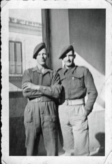 Ernie Hurst (left) and Doug Fitton, both 5 troop No.2 Commando.