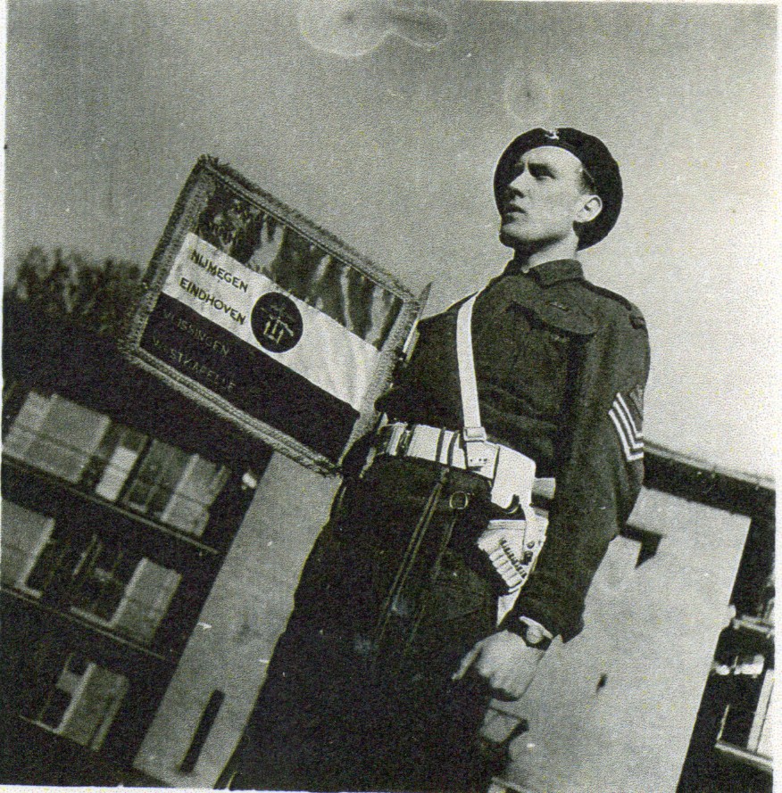 Sgt. Bill de Liefde, No.10 (IA) Cdo., 2 'Dutch' troop, Amsterdam 1945.
