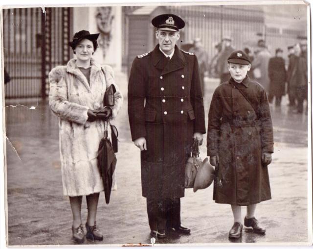 Harold Wilkinson Goulding and his wife and son