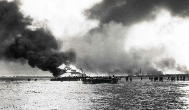 42 Commando landing at Port Said 1956.