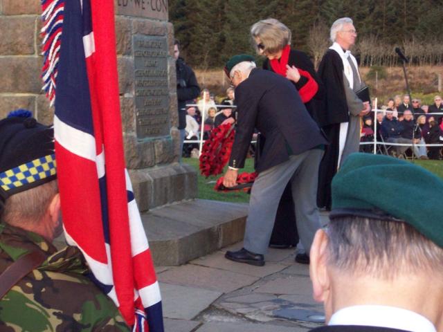 Billy Moore No.5 Cdo. and Jennie Barlow lay a wreath