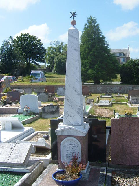 Headstone of Brigadier Ronald John Frederick Tod C.B.E, D.S.O. and Bar of No9 Commando