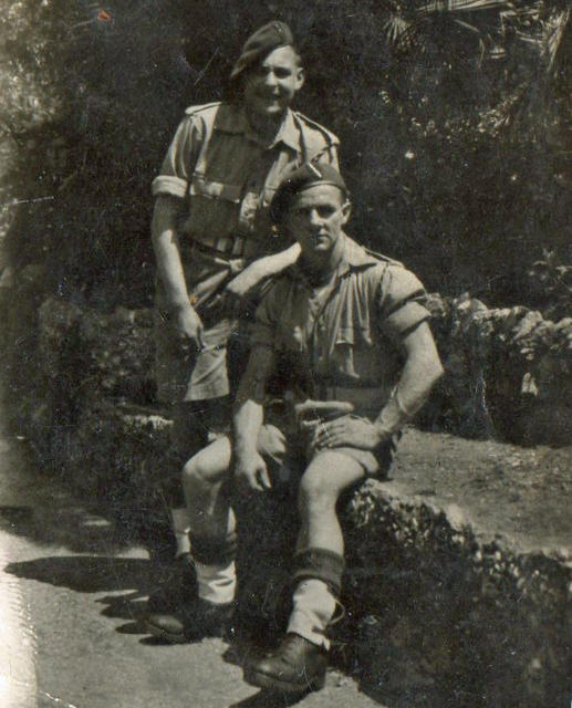 Gunners Ted McGee (sitting) and Ernest Ashton, No.2 Commando