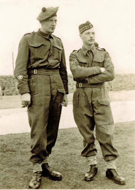No.2 Commandos Alan Moss and Ken Bruce (on right as viewed)
