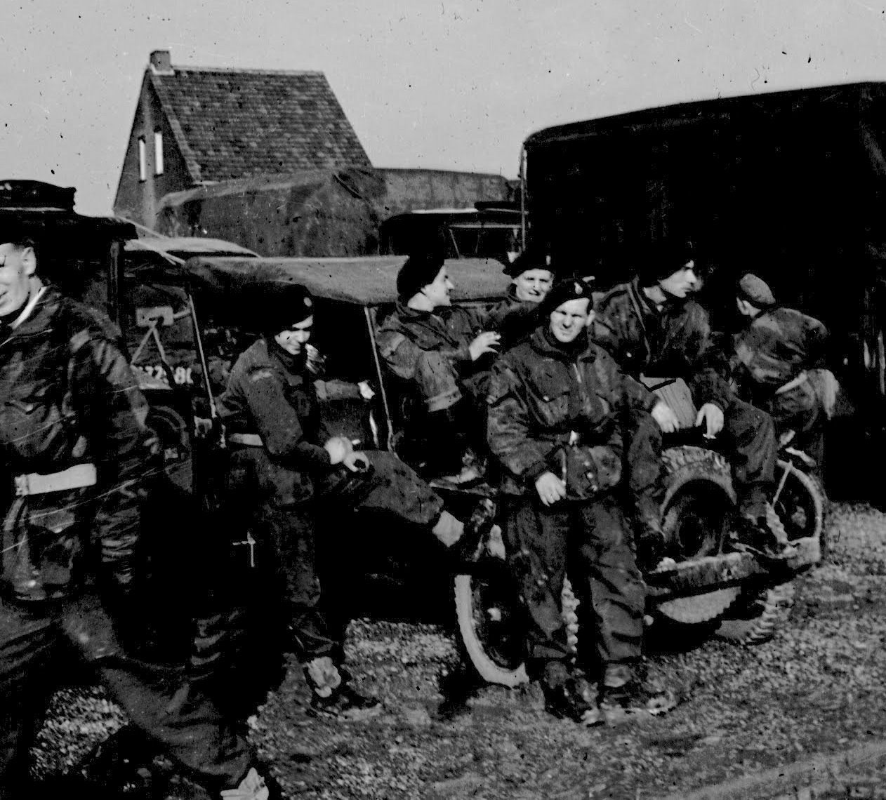 Group near Maasbracht Gemeentehuis (Town Hall), near Brachterbeek