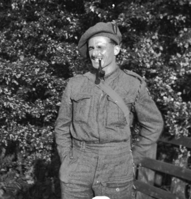 Unknown No.2 Commando curca 1941 (1)