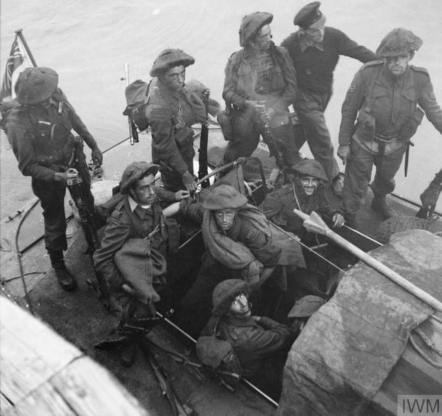 Troops from No. 3 Commando arriving back at Newhaven after Dieppe