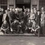 Wedding group of Karel Elshof and his wife Diana, Eastbourne, Feb.1945.