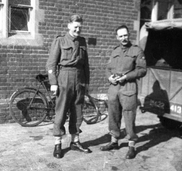 RSM Alan Moss and RQMS Sandy Seaton, No.2 Commando circa1941.