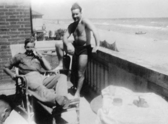 2 friends of Lieut. Chrstopher 'Kit' Bullen, No.2 Commando 6tp