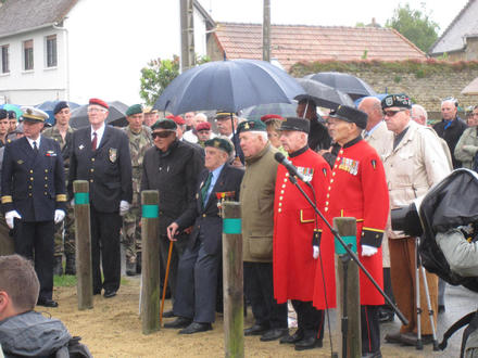 Veterans at Amfreville 4th June 2012 (2)