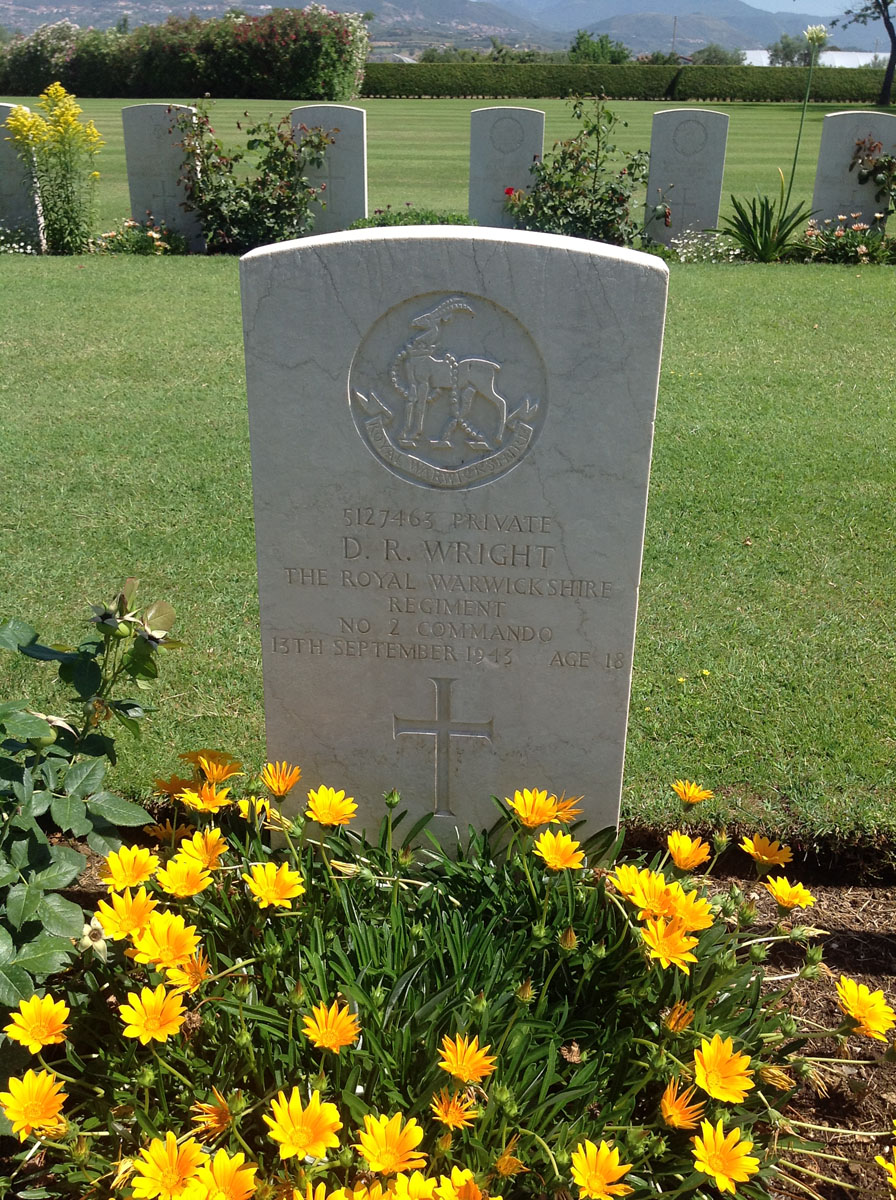 Private Dennis Raymond Wright, No.2 Commando. Salerno War Cemetery