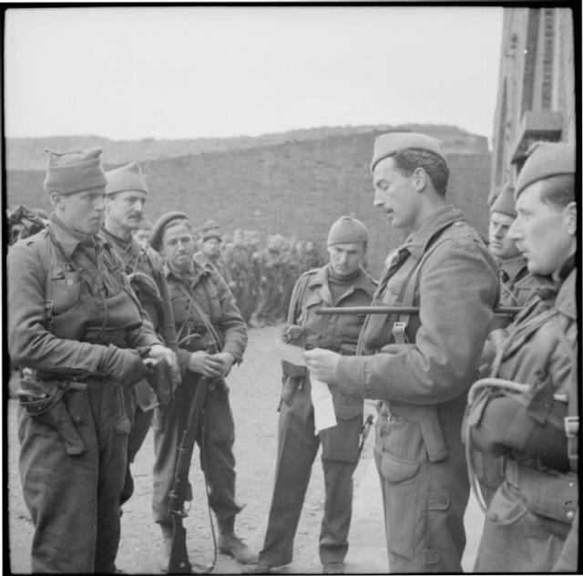 Major Lord Lovat briefing his men for Operation Abercrombie