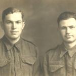 Shmaryahu Wajnsztejn (on the left) 51 ME Commando and u/k