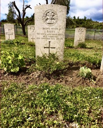 Grave of Private John Barry No.2 Commando