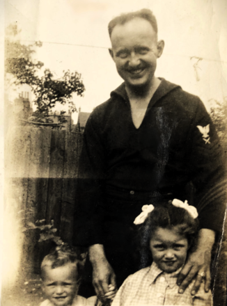 Mne. Frederick Anthony Skillin, 30 AU and daughters
