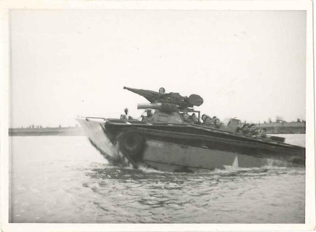 Unidentified units from 1 or 4 Special Service/Commando Brigades (2)