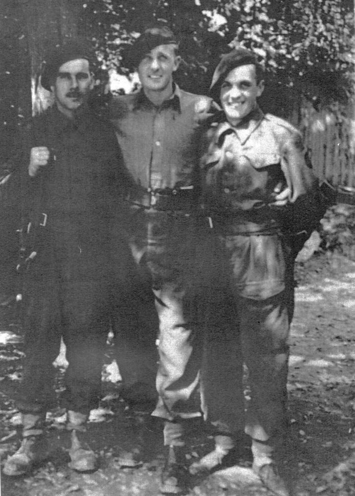 Mne's James King (centre) and Howard Pratt (right), 45RM Commando