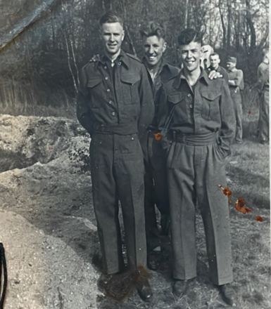 Fred Freeman (No.7 Cdo) (centre) and others Stalag IV A