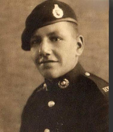 Robert Snee Lindow, RM Swimmer Canoeist. (1945-1958)