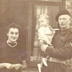 Frank Salisbury (No.6 Cdo) with his wife Pearl and son Peter