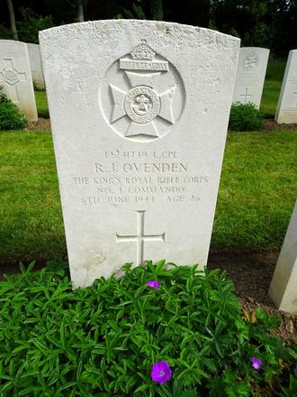 Grave of LCpl. R.J. Ovenden (No.4 Commando), Hermanville War Cemetery