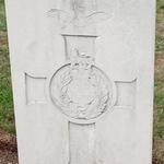 Leslie_H_Thresh_RM_headstone