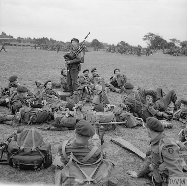 Piper Bill Millin entertains the men of 45 (RM) Commando, 1st Special Service Brigade