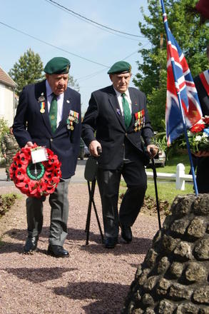 Wreath laying at the No.4 Cdo. Cairn Le Hauger 4th June 2013 (2)