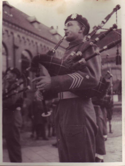 Pipe Major T.A. Maclauchlan, St Annaland, April 1945