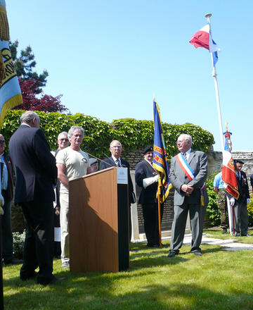 Keith Taylor, son of Eric Taylor 46RM Cdo.,thanking local dignitaries