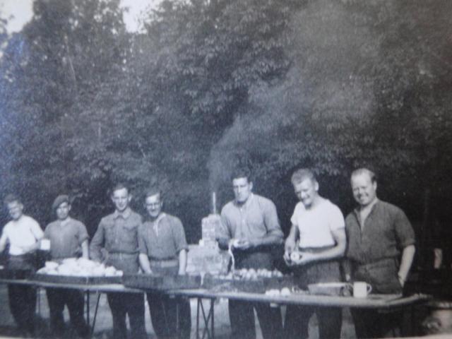 More food at Wroxham for 'F' troop No.4 Cdo