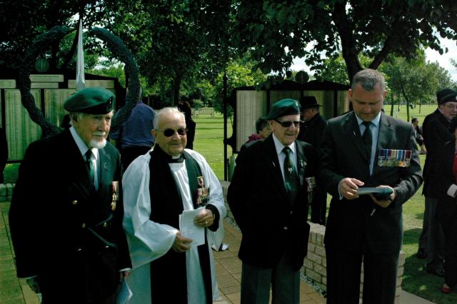 Eric Buckmaster (2 Cdo), George Parsons (2 Cdo), John Morris (2 Cdo) and Geoff Murray