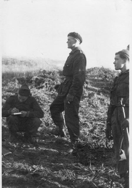 Sgt Martien Van Barneveld instructing Dutch Cdos, Achnacarry, 1944.