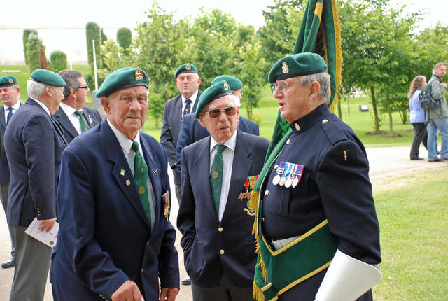 Fred with 2 veterans having a chat