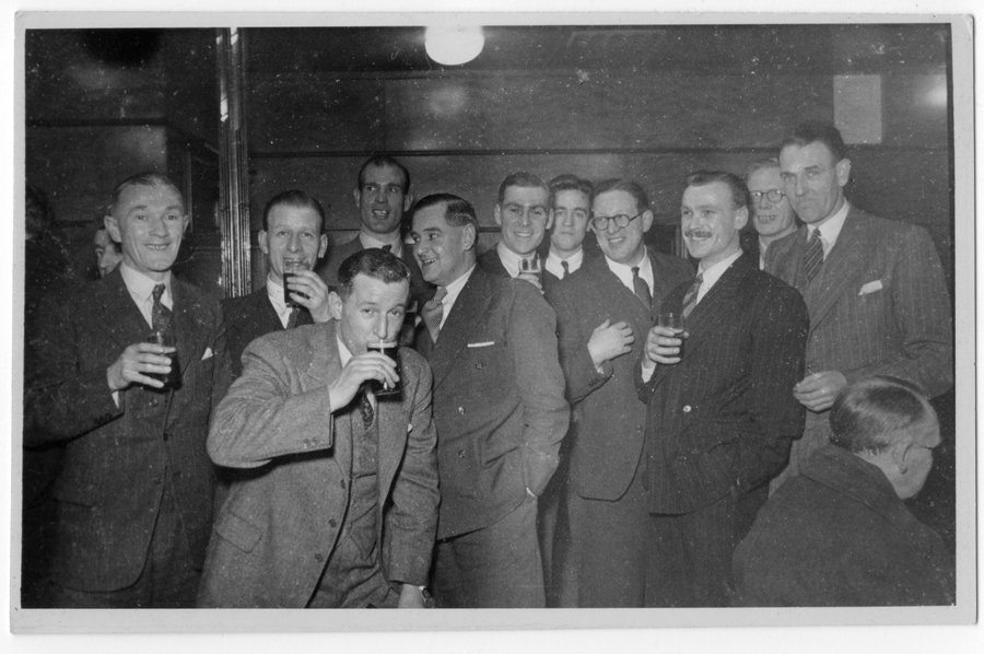 Harold Bull, Johnnie Jonson,  and others at a Bde Sigs. reunion