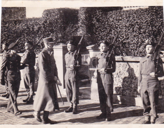 HRH King Haakon at Eastbourne Jan'45 with No 10(IA) Cdo 2 'Dutch' troop.