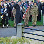 Brigader Jack Thomas saluting the memorial at Fort william