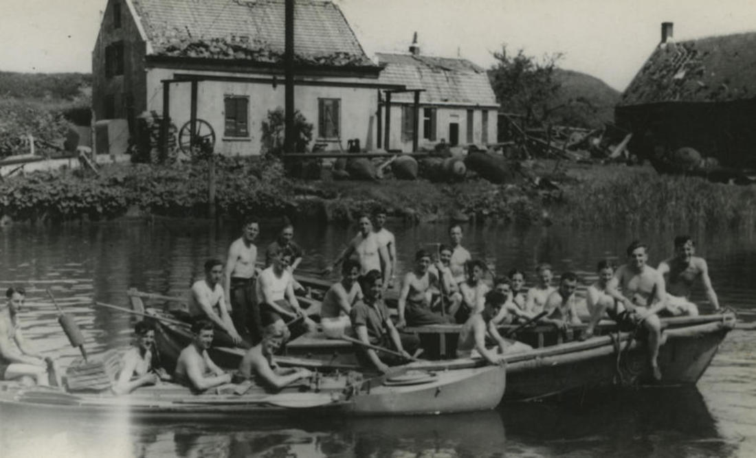 Thomas McGuinness (No.4 Cdo. 2tp) and others possibly Willemstad