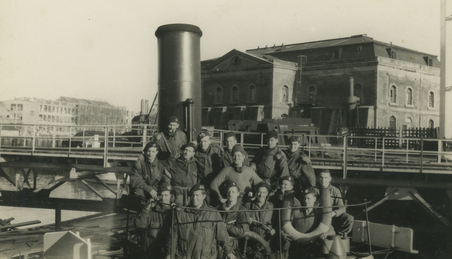 No.4 Commandos on captured ship at Flushing (1)